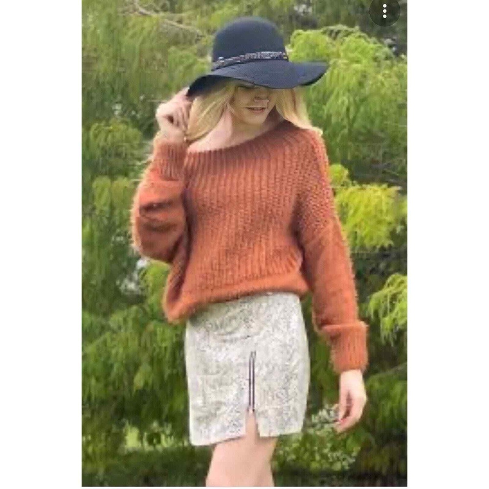 Women's Rust Love Tree sweater size‎ Medium SOFT Eyelash Knit
